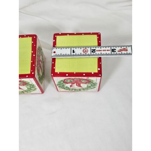 Mainstreet Collection Christmas Wreath Salt and Pepper Shakers - Picture 3 of 6